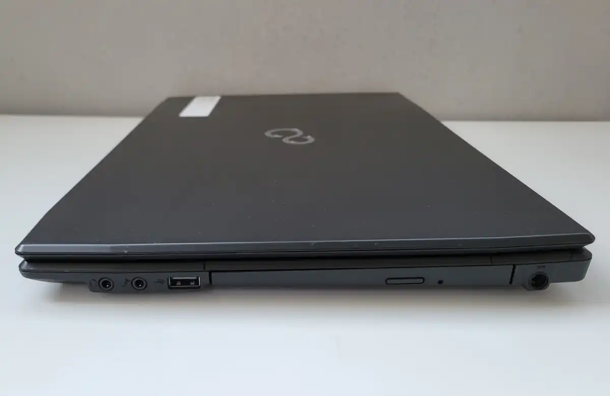 Laptop Second Hand Fujitsu Lifebook A544 - 15.6inch Intel I5-4200M 4GB RAM 500GB HDD Windows 10 Refurbished [10]