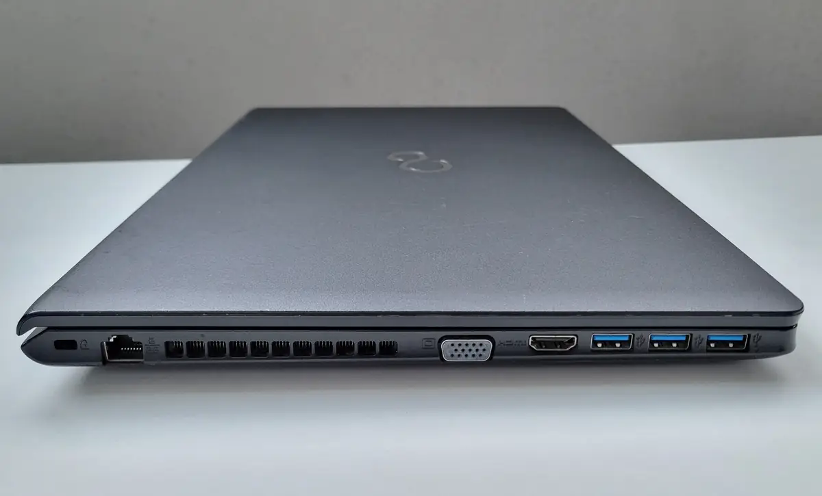 Laptop Second Hand Fujitsu Lifebook A555 - 15.6inch Intel I3-5005U 8GB RAM 128GB SSD Windows 10 Refurbished [9]
