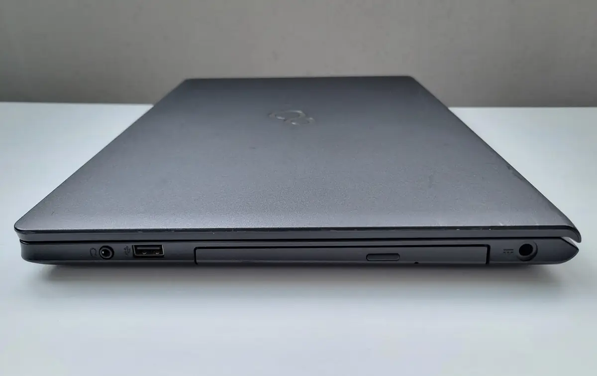 Laptop Second Hand Fujitsu Lifebook A555 - 15.6inch Intel I3-5005U 8GB RAM 128GB SSD Windows 10 Refurbished [10]