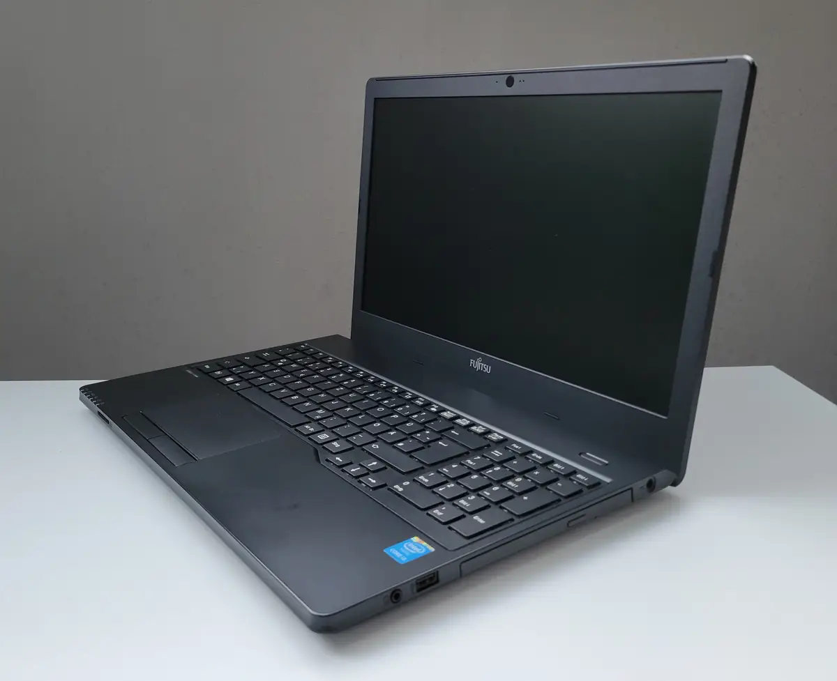 Laptop Second Hand Fujitsu Lifebook A555 - 15.6inch Intel I3-5005U 8GB RAM 128GB SSD Windows 10 Refurbished [6]