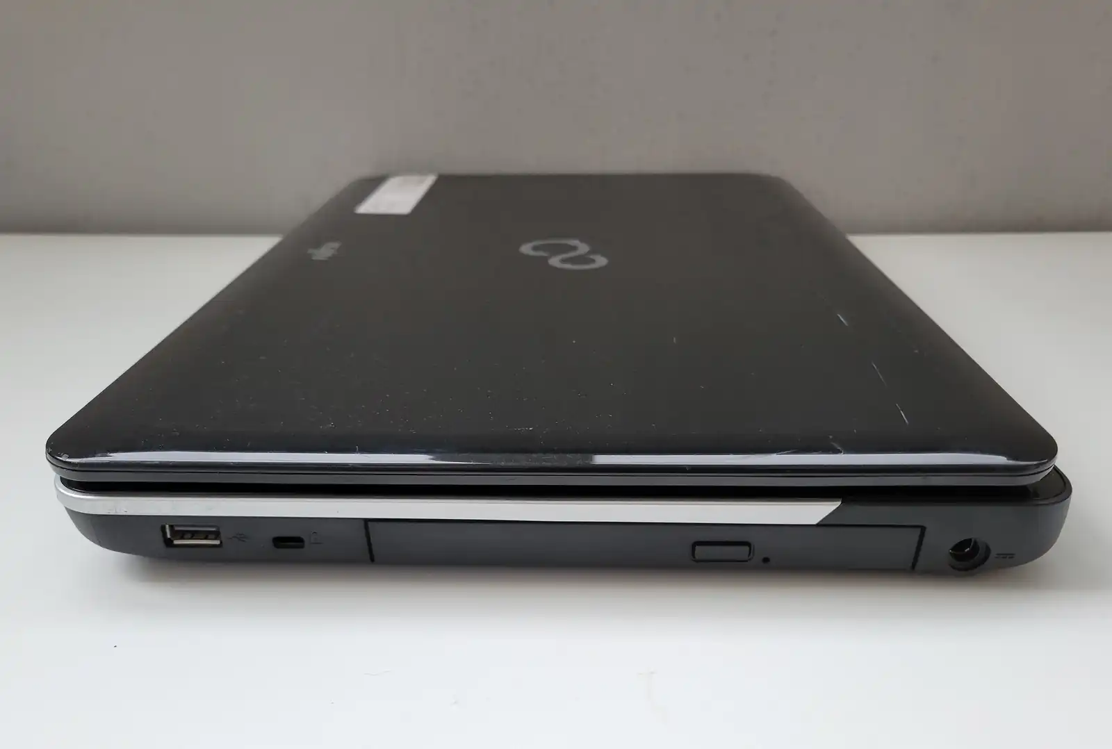 Laptop Second Hand Fujitsu Lifebook AH531 - 15.6inch Intel I3-2310M 4GB RAM 250GB HDD Windows 10 Refurbished [10]