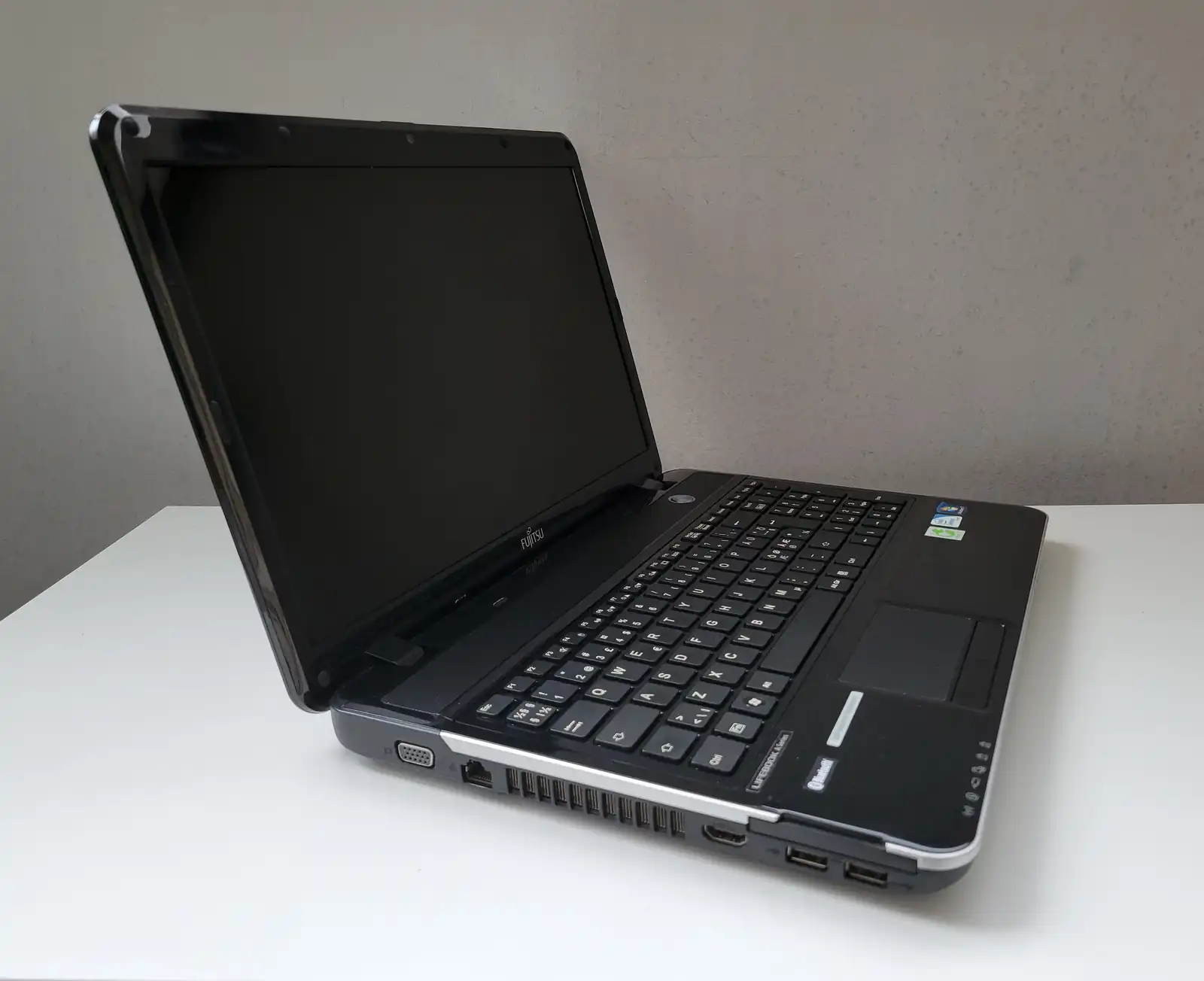 Laptop Second Hand Fujitsu Lifebook AH531 - 15.6inch Intel I3-2310M 4GB RAM 250GB HDD Windows 10 Refurbished [5]