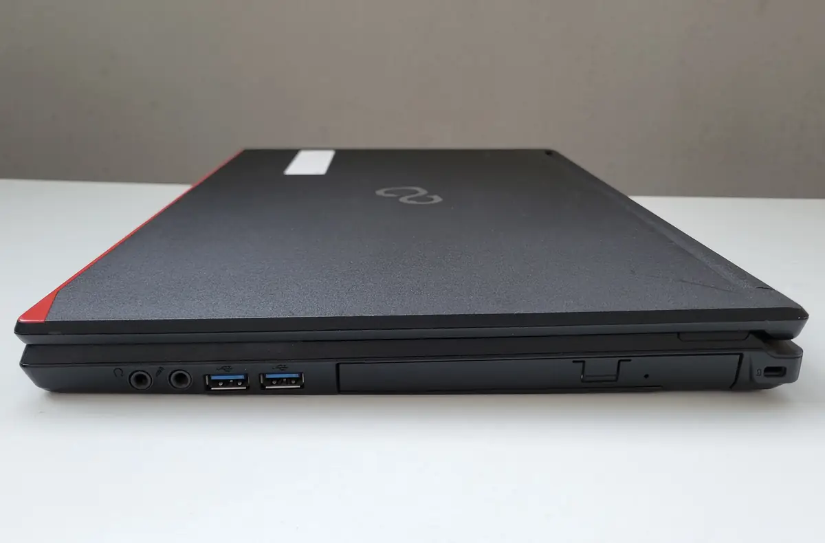 Laptop Second Hand Fujitsu Lifebook E554 - 15.6inch Intel I5-4210M 8GB RAM 256GB SSD Windows 10 Refurbished [10]