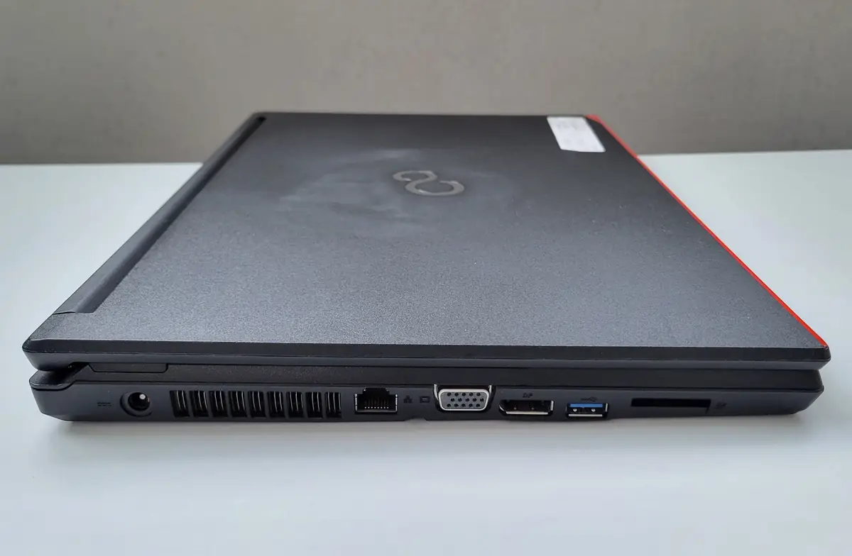 Laptop Second Hand Fujitsu Lifebook E554 - 15.6inch Intel I5-4210M 8GB RAM 256GB SSD Windows 10 Refurbished [20]