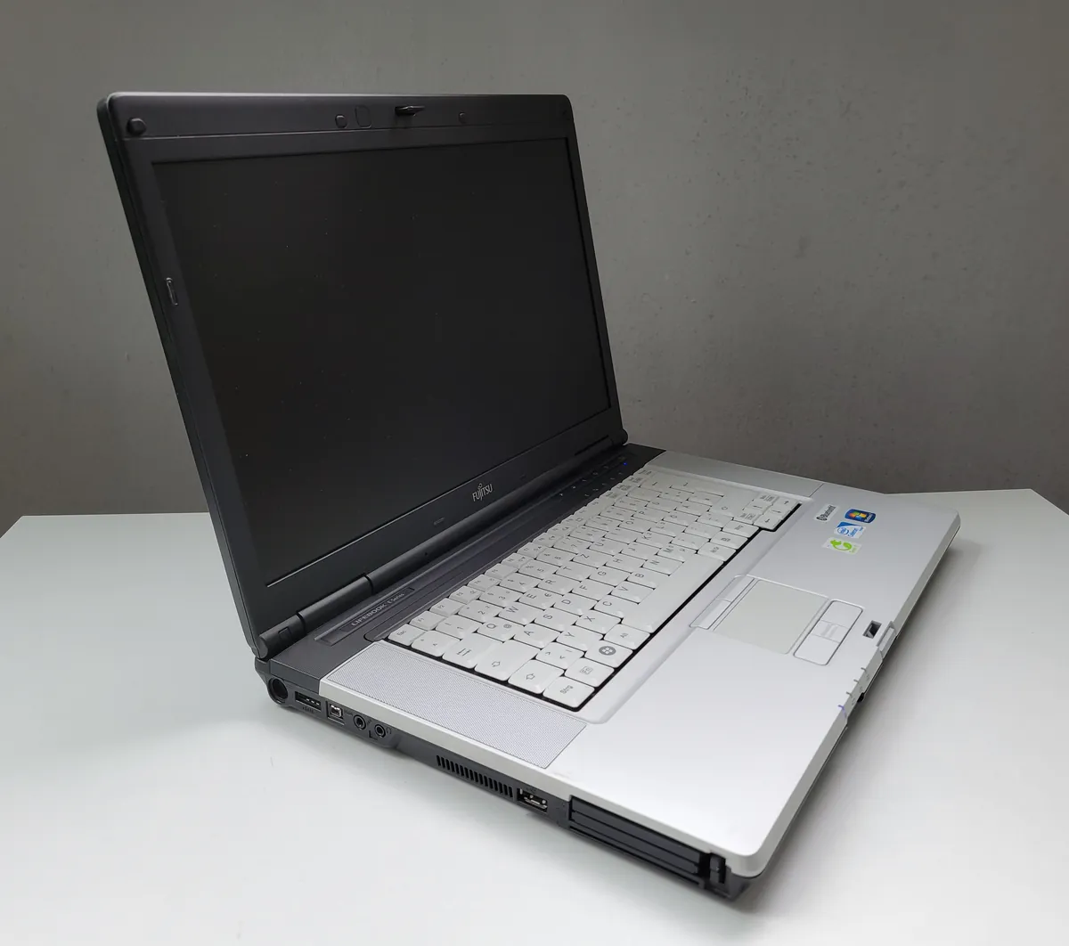Laptop Second Hand Fujitsu Lifebook E780 - 15.6inch Intel Celeron P4500 4GB RAM 160GB HDD Windows 10 Refurbished [5]