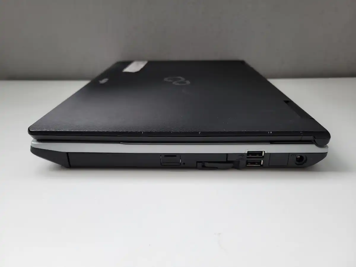 Laptop Second Hand Fujitsu Lifebook S751 - 14.0inch Intel I5-2520M 4GB RAM 320GB HDD Windows 10 Refurbished [10]