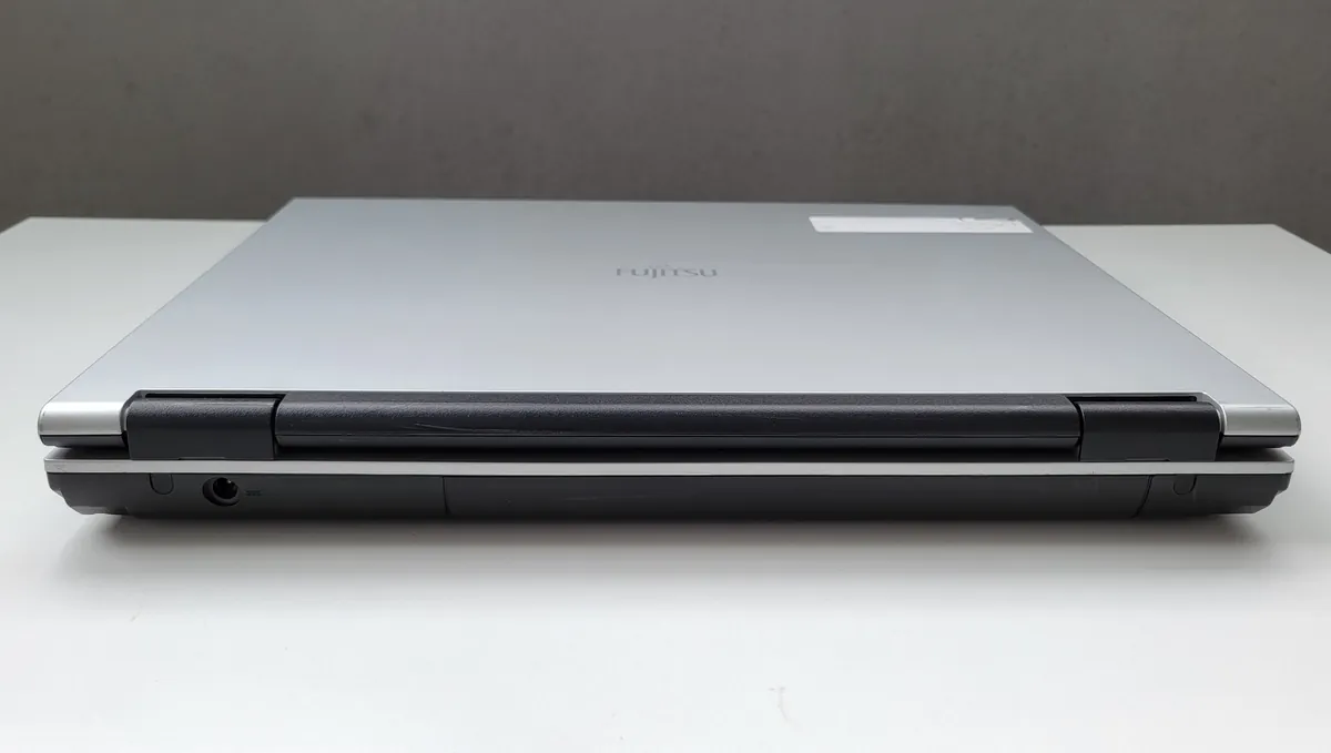 Laptop Second Hand Fujitsu Siemens ESPRIMO MOBILE V6555 - 15.4inch Intel Core 2 Duo P7350 4GB RAM 320GB HDD Windows 10 Refurbished [8]