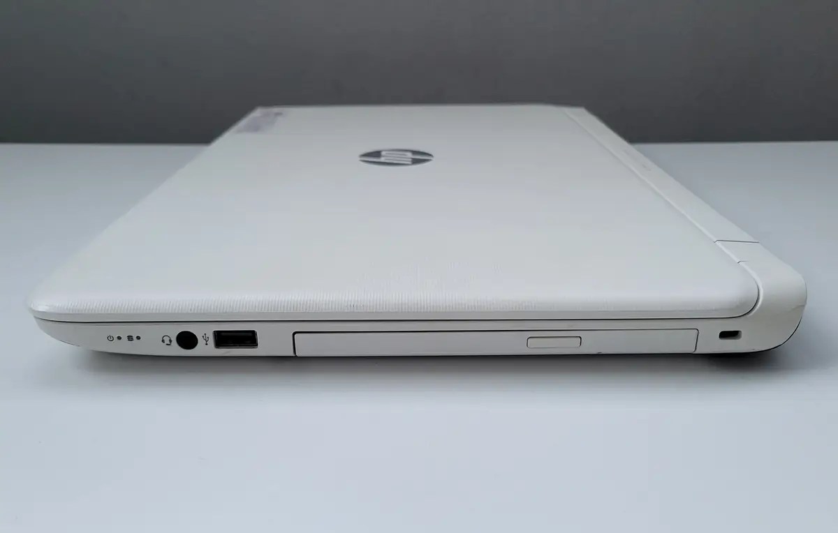 Laptop Second Hand HP PAVILION 15 - 15.6inch Intel Pentium N3540 4GB RAM 500GB HDD nVidia 830M 2GB Windows 10 Refurbished [10]
