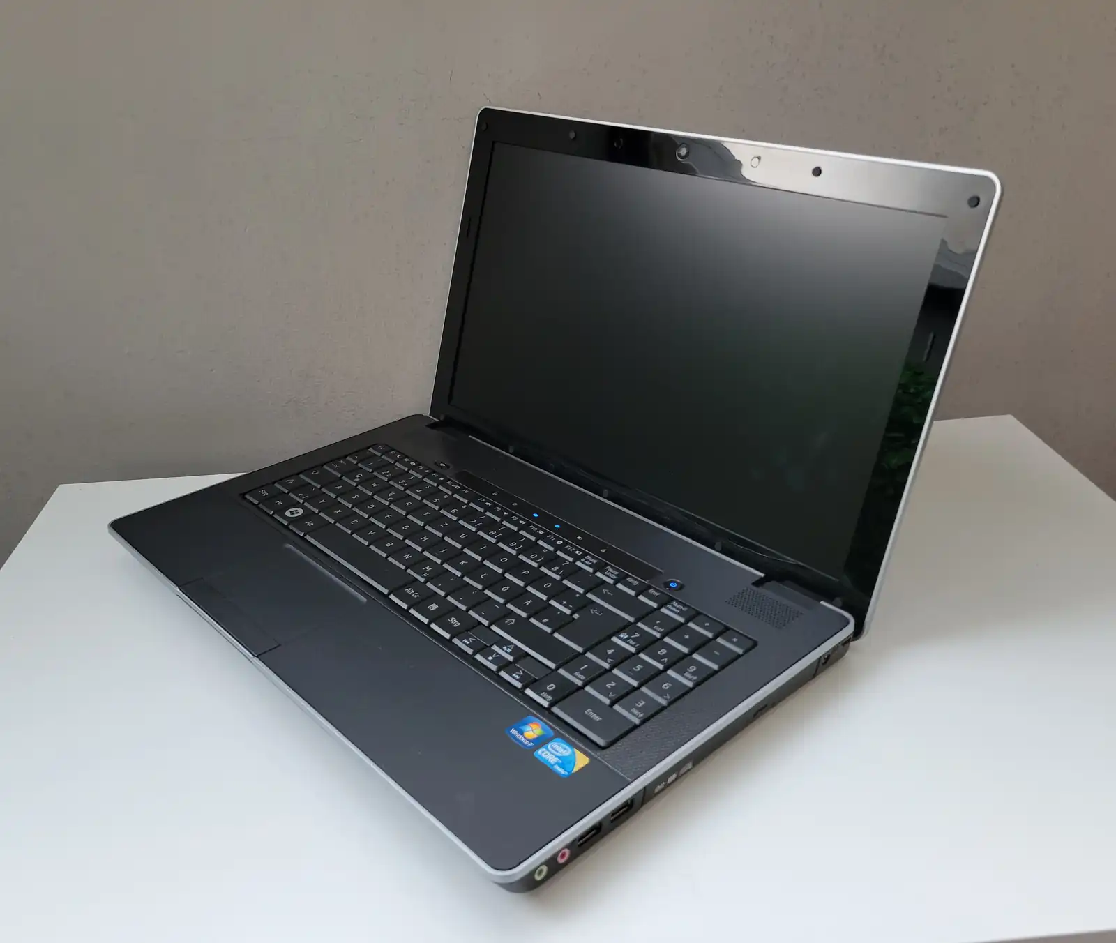 Laptop Second Hand PEGATRON SPRING PEAK - 15.6inch Intel I3 M 390 4GB RAM 250GB HDD Windows 10 Refurbished [6]