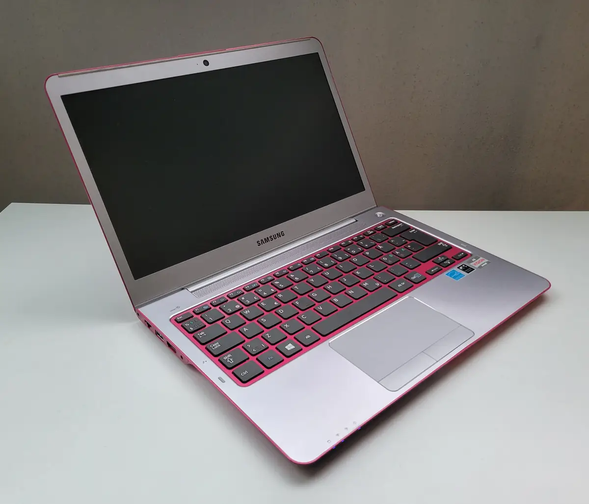 Laptop Second Hand Samsung 535U3C - 13.3inch AMD A6-4455M 5GB RAM 500GB HDD Windows 10 Refurbished [6]