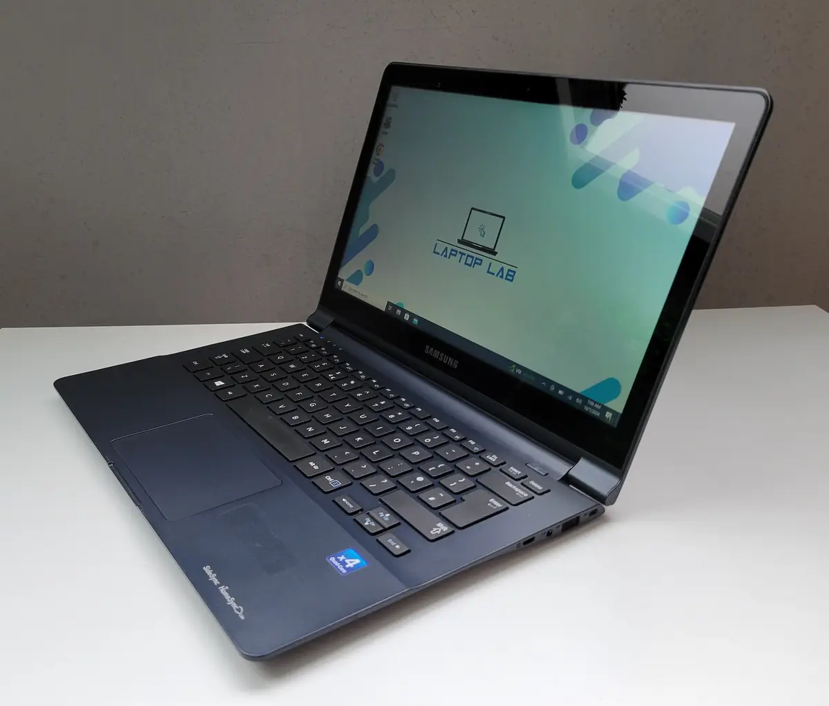 Laptop Second Hand Samsung 915S3G TOUCH - 13.3inch AMD A6 3GB RAM 128GB SSD Windows 10 Refurbished [3]