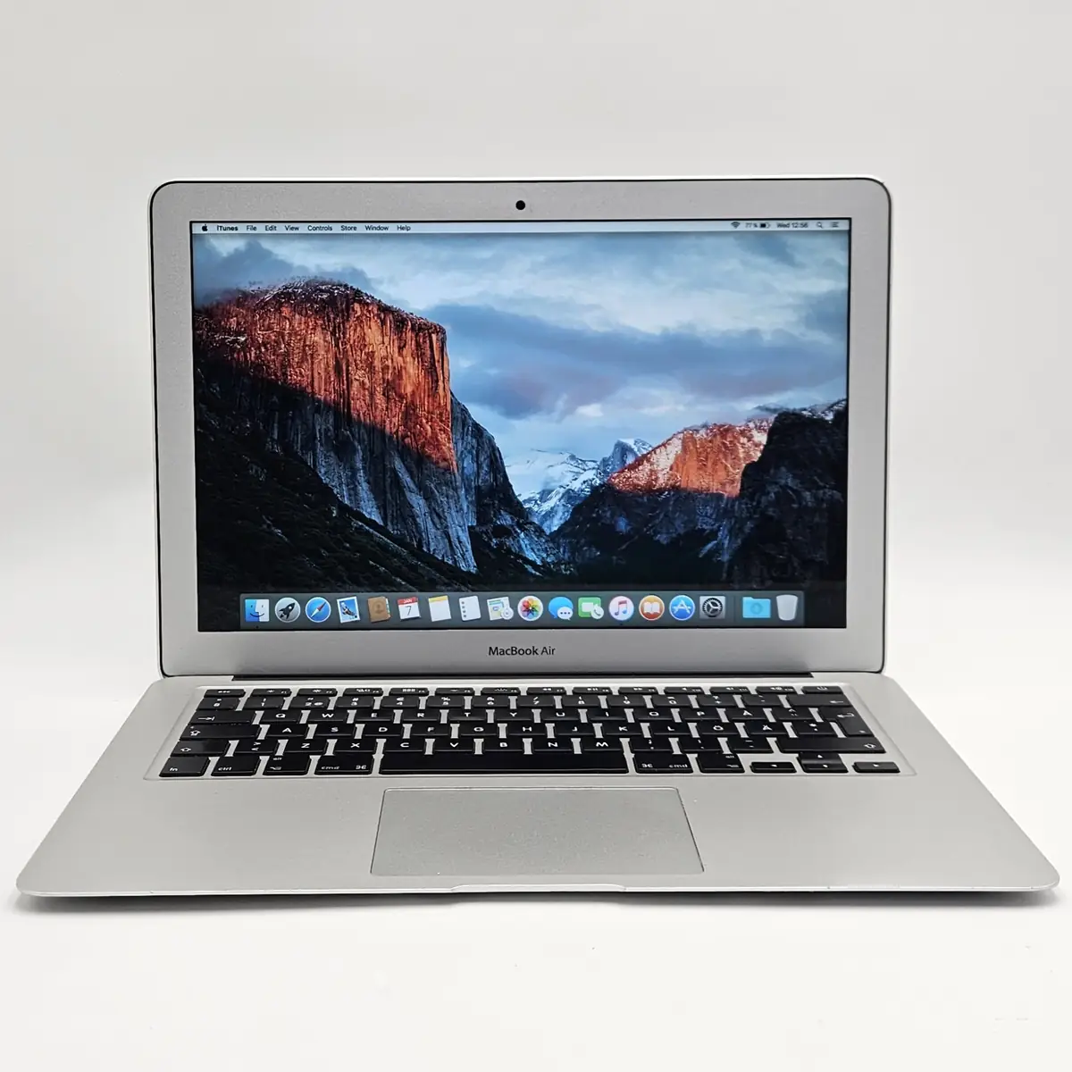Laptop Second Hand Apple MacBook Air A1466 - 13.3inch Intel i5-5250U 8GB RAM 256GB SSD TAST. ILUM. Mac OS Refurbished [1]