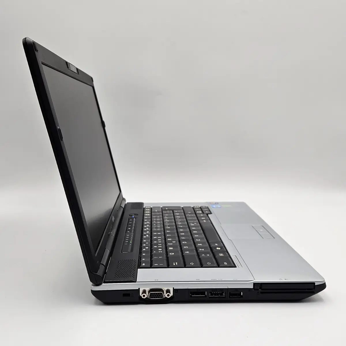 Laptop Second Hand Fujitsu LIFEBOOK E751 - 15.6inch Intel i3-2310M 8GB RAM 320GB HDD Windows 10 Refurbished  [6]