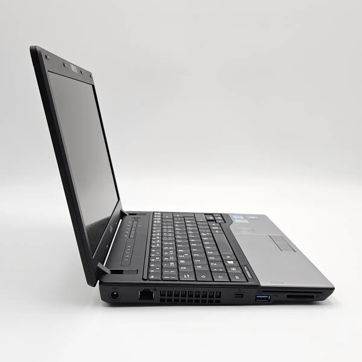Laptop Second Hand Fujitsu LIFEBOOK P702 - 12.5inch Intel i5-3210M 8GB RAM 120GB SSD Windows 10 Refurbished  [6]