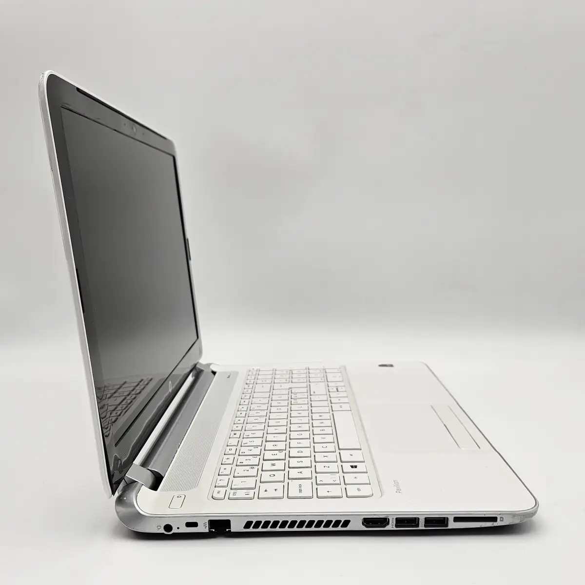 Laptop Second Hand HP Pavilion 15 - 15.6inch AMD A4-5000 8GB RAM 250GB SSD AMD Radeon HD 8600M 1GB Windows 10 Refurbished  [6]