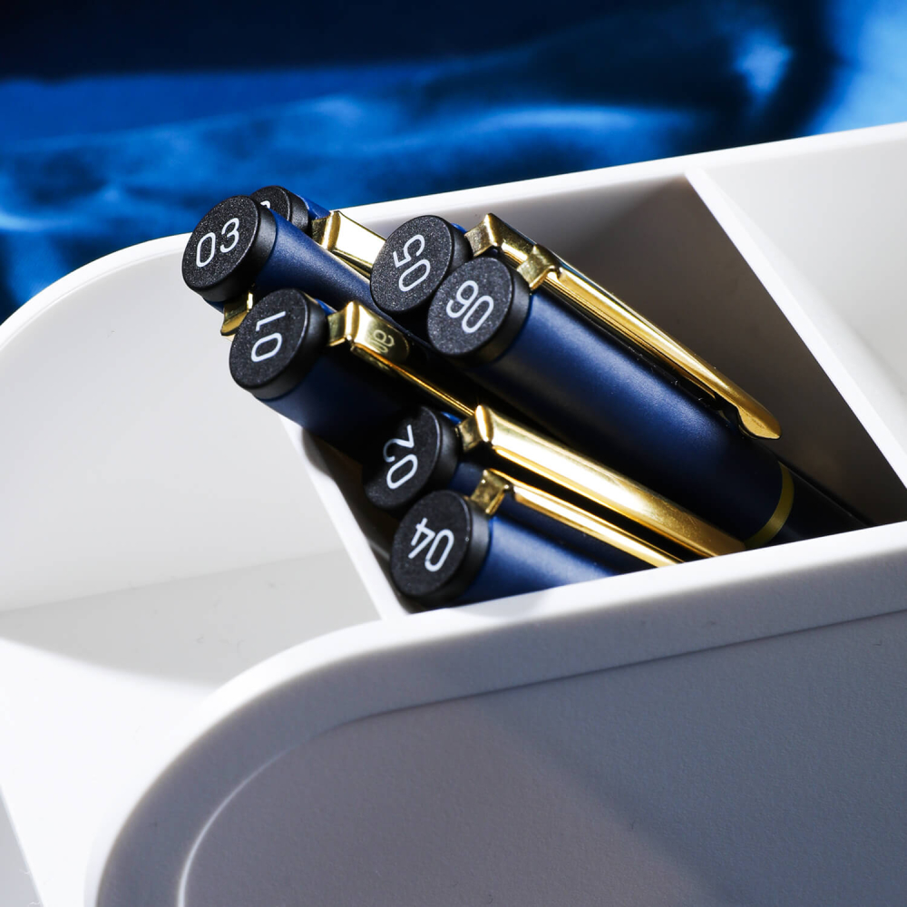 Set 7 Linere grafice Deli Finenolo, cerneala neagra, rezistente la apa, 0.05–0.6 mm [5]