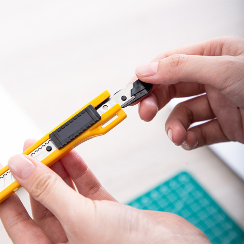 Cutter mic cu sina metalica si lama inox Deli [7]