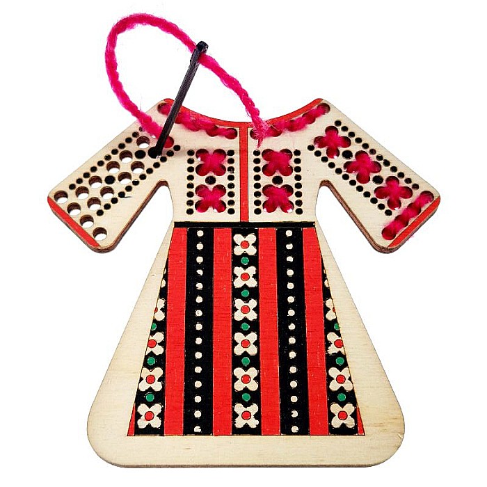Figurina din lemn, model rochie cu gauri pentru cusut [2]