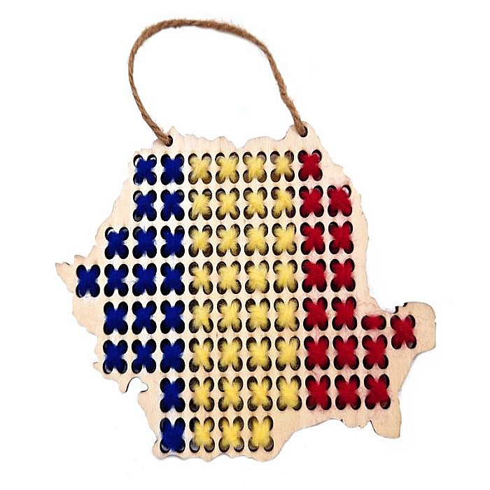 Harta Romaniei din lemn, tricolor, cu gauri pentru cusut - CUS005 [2]