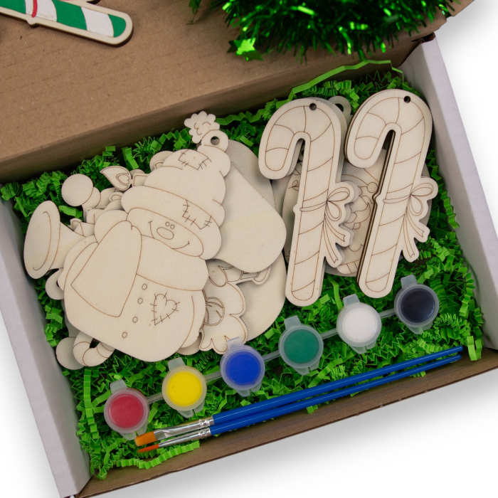 Ornamente din lemn pentru pictat cu culori acrilice si doua pensule [1]