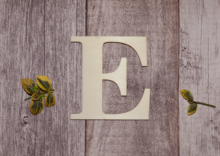 litera e din lemn natur, decor creativ pentru craft și personalizare [1]