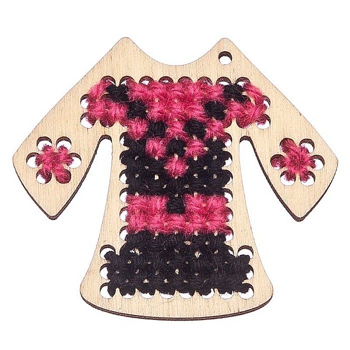 Martisor ie traditionala din lemn - Gauri mari pentru cusut cruciulita, 6,5x5,8 cm, seturi disponibile. [6]