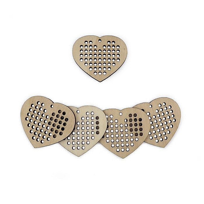 Martisor inima din lemn - Gauri mari pentru cusut cruciulita, 5.4x4.7 cm, seturi disponibile. [2]