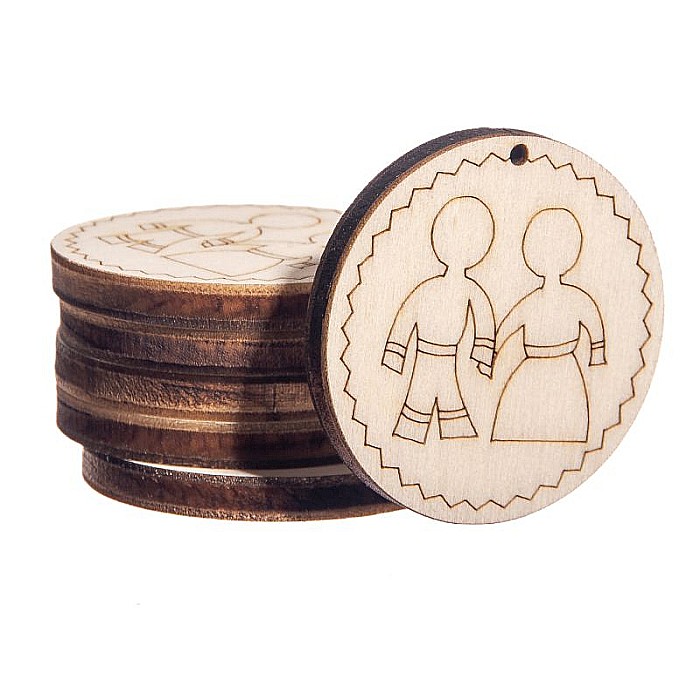 Martisor din lemn - Cuplu gravat in forma de cerc, 3.7x3.7 cm, seturi disponibile. [3]