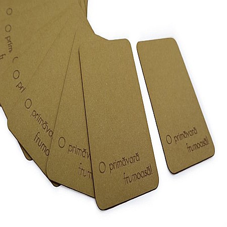 Martisor - Carton dreptunghiular pentru martisoare - Gravura laser "O primavara frumoasa", 9x5.4 cm, set 20 buc.