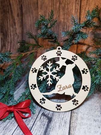 Glob câine personalizat din lemn gravat cu detalii festive pentru Crăciun [2]