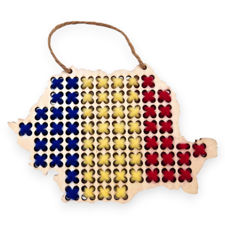 Harta Romaniei din lemn, tricolor, cu gauri pentru cusut - CUS005 [1]