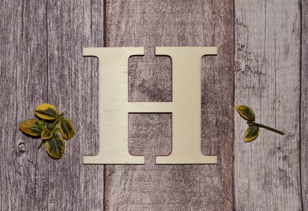Litere si cifre - litera h din lemn natur, decor educativ și handmade personalizat