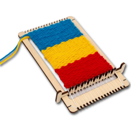 Sarbatori - război de țesut din lemn cu ațe colorate tricolore