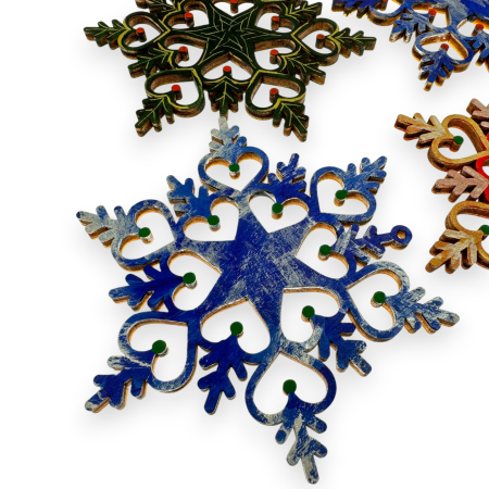 Fulgi de zăpadă din lemn cu modele decorative pentru Crăciun [1]