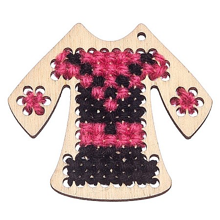 Martisor ie traditionala din lemn - Gauri mari pentru cusut cruciulita, 6,5x5,8 cm, seturi disponibile. [5]