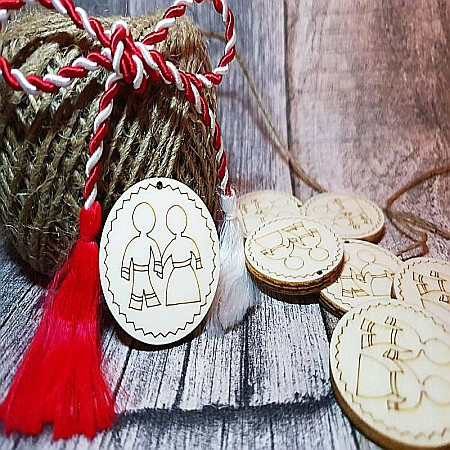 Martisor din lemn - Cuplu gravat in forma de cerc, 3.7x3.7 cm, seturi disponibile. [1]