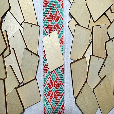 Martisor - Martisor din lemn - Dreptunghi, pentru pictat, 4x2.7 cm, seturi disponibile.