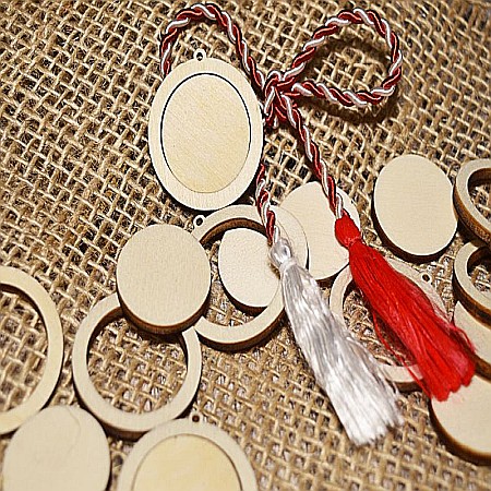 Martisor - Martisor din lemn - Tip gherghef, pentru pictat, 4.2x4 cm, seturi disponibile.