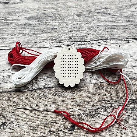 Martisor - Martisor din lemn - Floare pentru cusut, 4x4 cm, seturi disponibile.