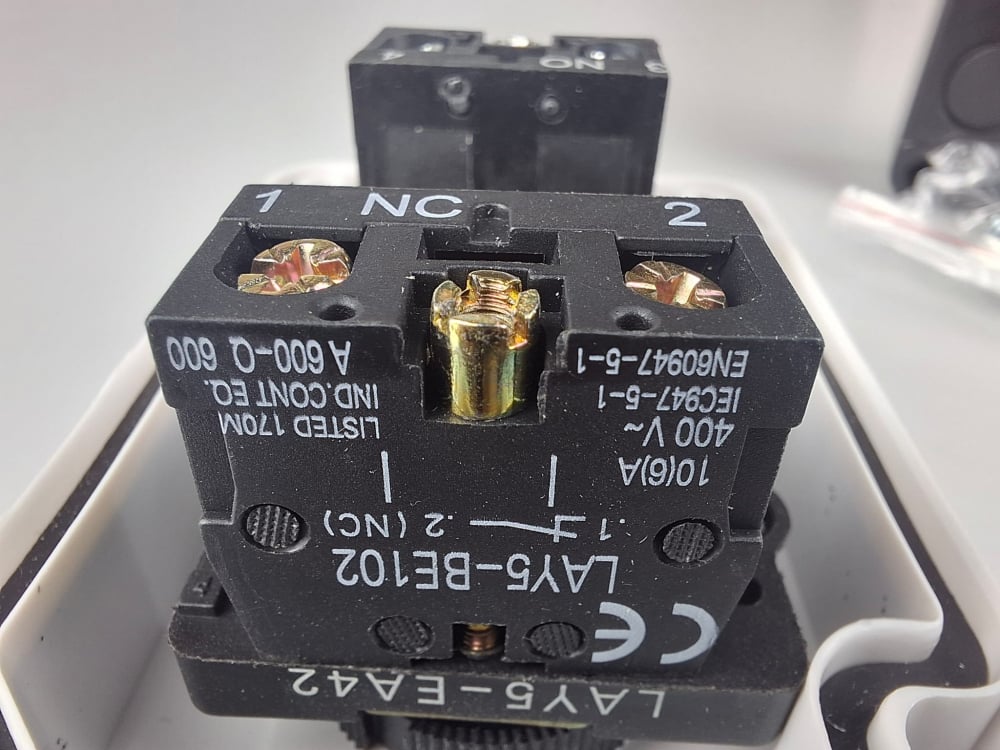 Buton de comanda verde si rosu START - STOP NO + NC 6A 230V IP65 [10]
