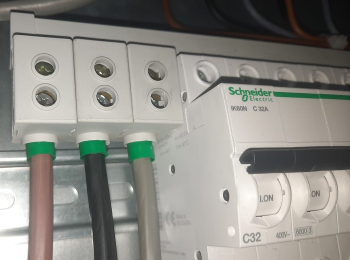 Clema terminala de conexiune pentru busbar pieptene furca sau pin maxim 35mm² cu protectie la atingere directa [9]