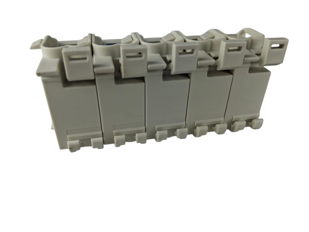 Cleme de distributie derivatie pentru conexiuni trifazice 25mm²/16mm² Cu-Al montaj pe sina DIN 152A 4 intrari per pol/clema [6]