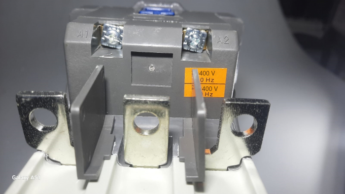 Contactor 3 poli 100A cu bobina la 400V AC 2NO+2NC 2 contacte normal deschise + 2 contacte normal inchise [5]