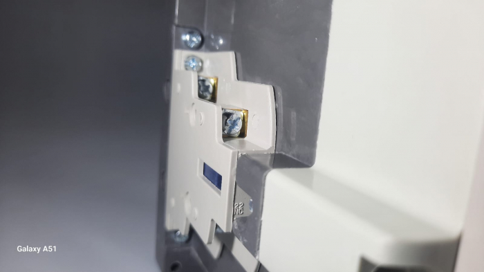 Contactor 3 poli 100A cu bobina la 400V AC 2NO+2NC 2 contacte normal deschise + 2 contacte normal inchise [6]