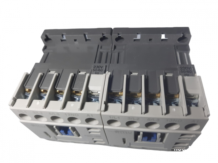 Contactor mini reversibil 16A alimentare bobina la 230V AC 3 poli + 2 contacte normal deschise NO [5]
