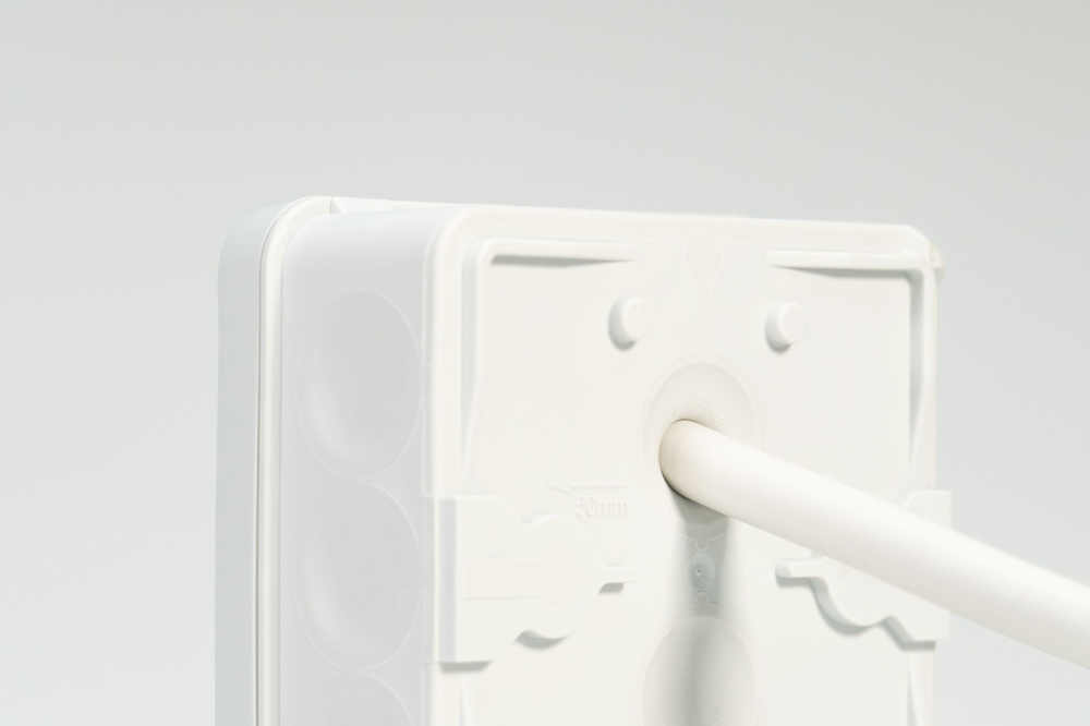 Cutie de joncțiune albă E113WS din PE, 85x85x40mm, IP54, fără halogeni cu 15 insertii de 2,5 mm² [5]