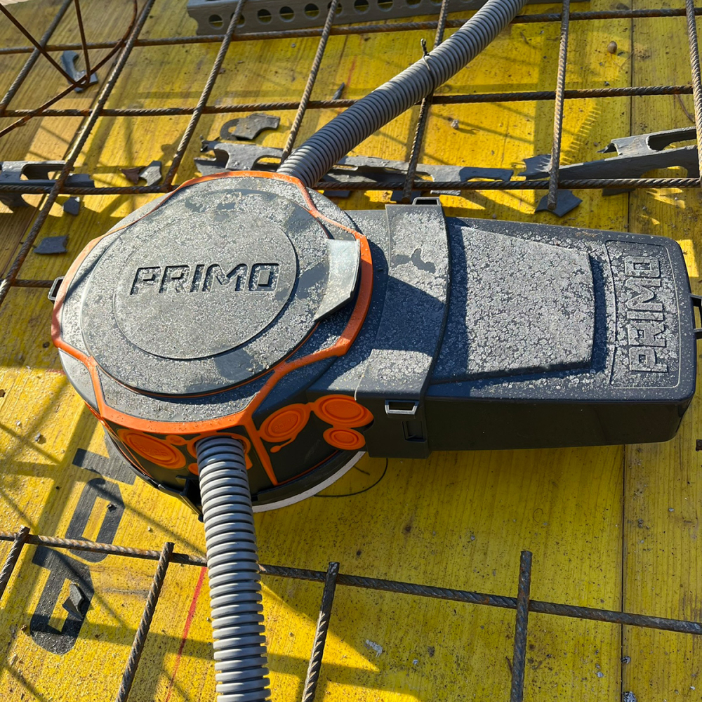 Doza pentru beton Primo XL 200, cu 25 de insertii M9 - M40, material PP, membrama TPE, cu tunel pentru transformator 377x120mm, diametrul de instalare spot/difuzor 0–185 mm, antracit-portocaliu [4]