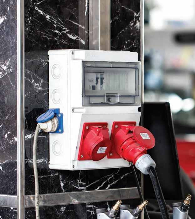 Tablou echipat cu 10 module 2 prize 5 poli 16A si 2 prize monofazice 16A industrial IP44 organizare de santier [4]