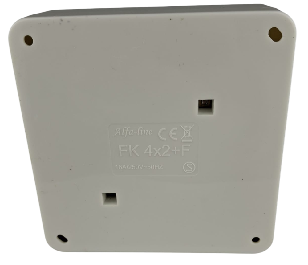 Priza 4 posturi alba aplicata 16A cu CP si protectie copii IP20 107x107mm [4]