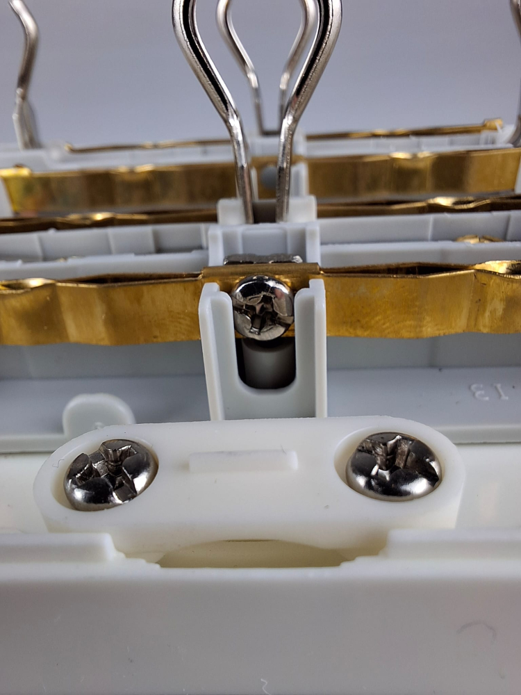 Priza 4 posturi alba aplicata 16A cu CP si protectie copii IP20 107x107mm [9]